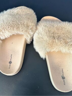 Club Pilates Women’s Faux Fur Slide Sandals in Beige